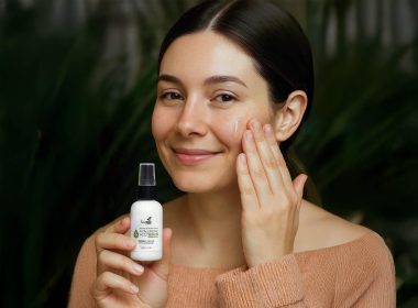 A woman uses a Hyaluronic Acid Serum from Lovebee Products